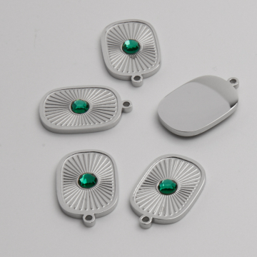 Zawieszka ze stali chirurgicznej zaokrąglony prostokąt z zieloną cyrkonią w kolorze srebrnym 18mm