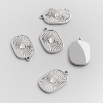 Zawieszka ze stali chirurgicznej zaokrąglony prostokąt z białą cyrkonią w kolorze srebrnym 18mm