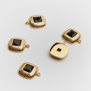 Zawieszka ze stali chirurgicznej kwadrat z dużą czarną cyrkonią w kolorze złotym 14,5mm PVD