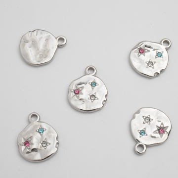 Zawieszka ze stali chirurgicznej nieregularne kółko w gwiazdki z cyrkoniami w kolorze srebrnym 18,5mm