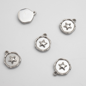 Zawieszka ze stali chirurgicznej heksagon z gwiazdką w kolorze srebrnym 13mm