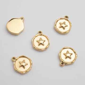 Zawieszka ze stali chirurgicznej heksagon z gwiazdką w kolorze złotym 13mm PVD