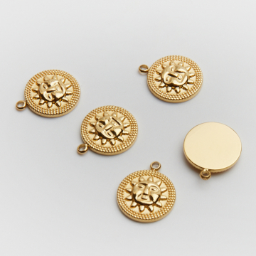 Zawieszka ze stali chirurgicznej kółko ze słoneczkiem w kolorze złotym 12mm PVD