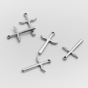 Zawieszka ze stali chirurgicznej krzyżyk w kolorze srebrnym 19mm