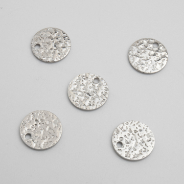 Zawieszka ze stali chirurgicznej kółko kropkowane w kolorze srebrnym 10mm