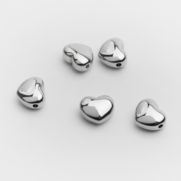 Koralik ze stali chirurgicznej serce w kolorze srebrnym 9x10,5mm