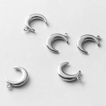 Zawieszka ze stali chirurgicznej wypukły księżyc w kolorze srebrnym 12x9mm