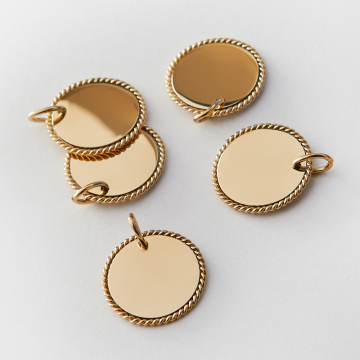 Zawieszka ze stali chirurgicznej kółko ze skręcanym rantem w kolorze złotym 18mm PVD