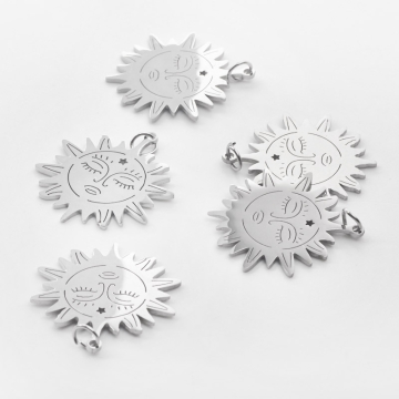 Zawieszka ze stali chirurgicznej słoneczko w kolorze srebrnym 27mm