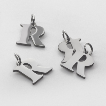 Zawieszka ze stali chirurgicznej literka R w kolorze srebrnym 12mm