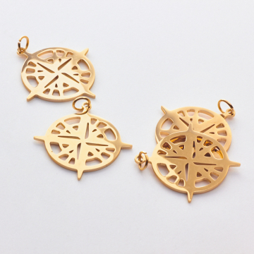 Zawieszka ze stali chirurgicznej róża wiatrów do naszyjników w kolorze złotym 29mm PVD