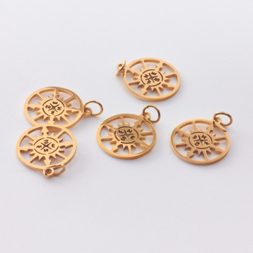 Zawieszka ze stali chirurgicznej róża wiatrów w kolorze złotym 17mm