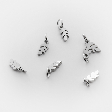 Mini zawieszka ze stali chirurgicznej listek w kolorze srebrnym 11,5mm