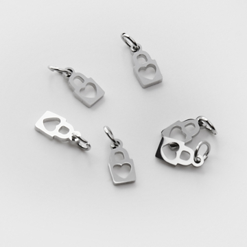 Mini zawieszka ze stali chirurgicznej kłódka z serduszkiem w kolorze srebrnym 8mm