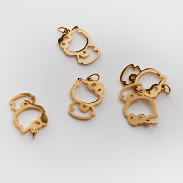 Zawieszka ze stali chirurgicznej hello Kitty w kolorze złotym 15mm PVD