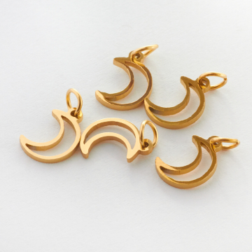 Zawieszka ze stali chirurgicznej księżyc wycięty w kolorze złotym 12mm Zawieszka ze stali chirurgicznej księżyc wycięty w kolorze złotym 12mm