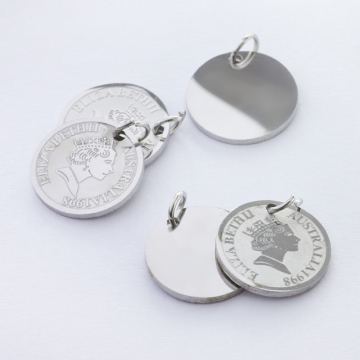 Zawieszka ze stali chirurgicznej moneta kolor srebrny 12mm