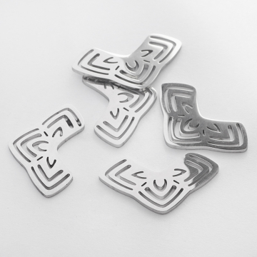 Zawieszka ze stali chirurgicznej do naszyjnika ozdobna w kolorze srebrnym 25mm