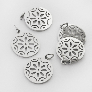 Zawieszka ze stali chirurgicznej ażurowa w kolorze srebrnym 15mm