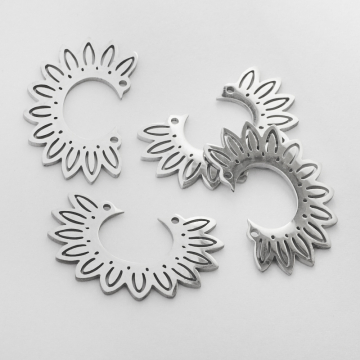 Zawieszka ze stali chirurgicznej do naszyjnika kwiatek w kolorze srebrnym 15mm