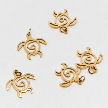 Mini zawieszka ze stali chirurgicznej żółwik w kolorze złotym 12,5mm PVD