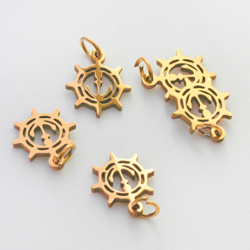 Mini zawieszka ze stali chirurgicznej koło sterowe w kolorze złotym 12,5mm