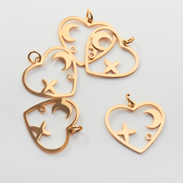Zawieszka ze stali chirurgicznej serce z księżycem i gwiazdą w kolorze złotym 19,5mm