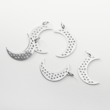 Zawieszka ze stali chirurgicznej księżyc ażurowy w kolorze srebrnym 22mm