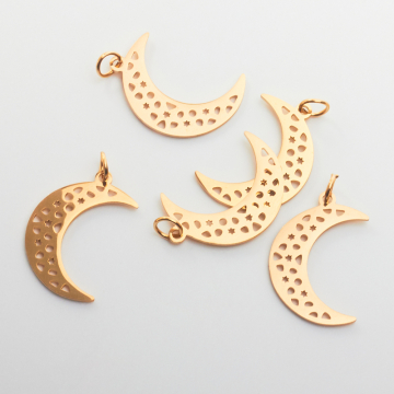 Zawieszka ze stali chirurgicznej księżyc ażurowy w kolorze złotym 22mm