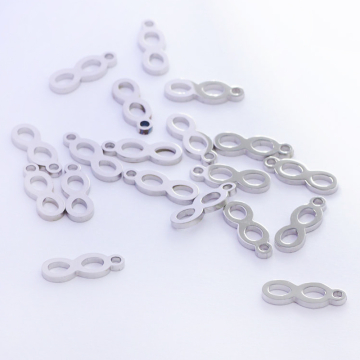 Zawieszka ze stali chirurgicznej znak nieskończoności w kolorze srebrnym 11,5mm