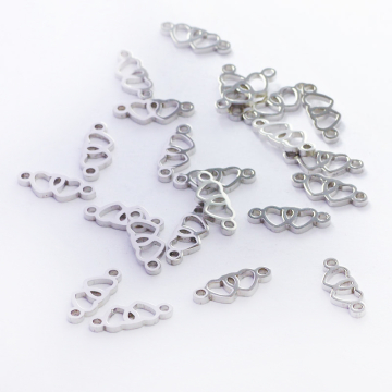 Łącznik  ze stali chirurgicznej dwa serca w kolorze srebrnym 11,8mm