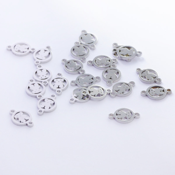 Łącznik ze stali chirurgicznej miś w kółku w kolorze srebrnym 11.5mm