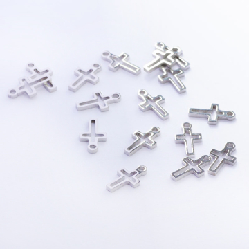 Zawieszka ze stali chirurgicznej krzyż wycięty w kolorze srebrnym 11,5mm
