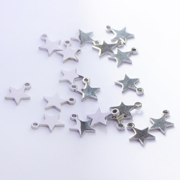 Zawieszka ze stali chirurgicznej gwiazdka w kolorze srebrnym 9,5mm