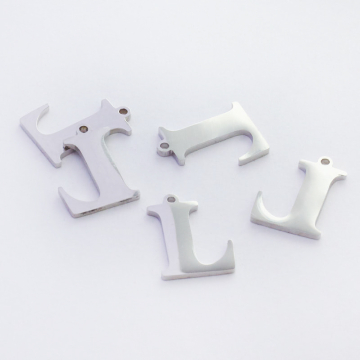 Zawieszka ze stali szlachetnej literka L w kolorze srebrnym 13,4mm