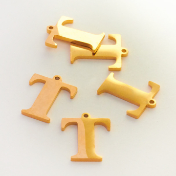 Zawieszka ze stali szlachetnej literka T w kolorze złotym 13,5mm