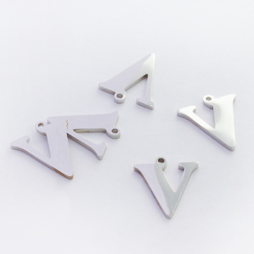 Zawieszka ze stali szlachetnej literka V w kolorze srebrnym 13,5mm