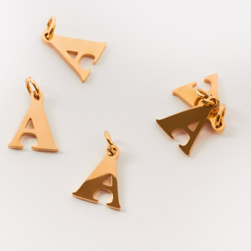 Zawieszka ze stali chirurgicznej literka A w kolorze złotym 12mm