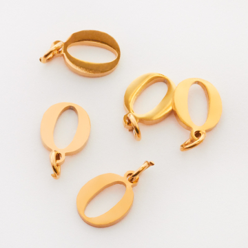 Zawieszka ze stali chirurgicznej literka O w kolorze złotym 10mm