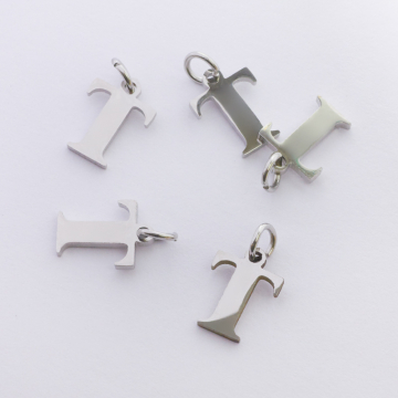 Zawieszka ze stali chirurgicznej literka T w kolorze srebrnym 8mm