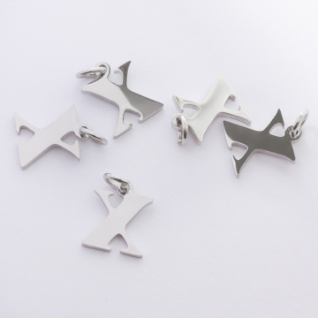 Zawieszka ze stali chirurgicznej literka X w kolorze srebrnym 8mm