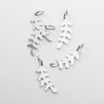 Zawieszka ze stali chirurgicznej listek w kolorze srebrnym 15mm