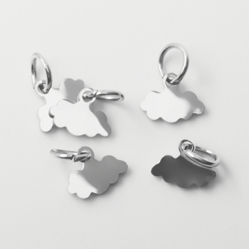 Zawieszka ze stali chirurgicznej chmurka w kolorze srebrnym 5mm Zawieszka ze stali chirurgicznej chmurka w kolorze srebrnym 5mm