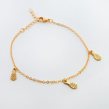 Bransoletka ze stali chirurgicznej trzy zawieszki ananas w kolorze złotym 19,5cm