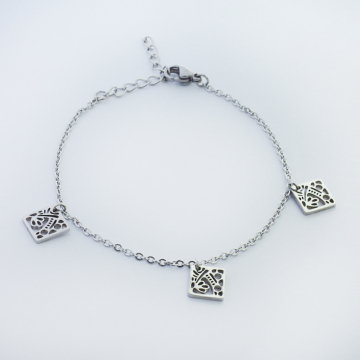 Bransoletka ze stali chirurgicznej z kwadratem ażurowym w kolorze srebrnym 19,5cm