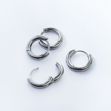 Kolczyki koła zapinane ze stali chirurgicznej w kolorze srebrnym 13mm