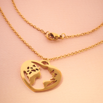 Naszyjnik ze stali chirurgicznej kula ziemska w serduszku w kolorze złotym 45cm