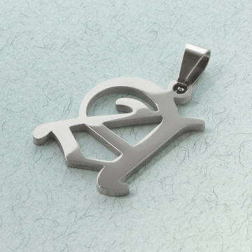 Zawieszka literka gotycka A ze stali chirurgicznej z krawatką w kolorze srebrnym 22,5mm
