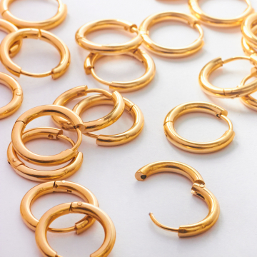 Kolczyki ze stali chirurgicznej koła w kolorze złotym 16,5mm