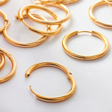 Kolczyki ze stali chirurgicznej koła w kolorze złotym 25mm